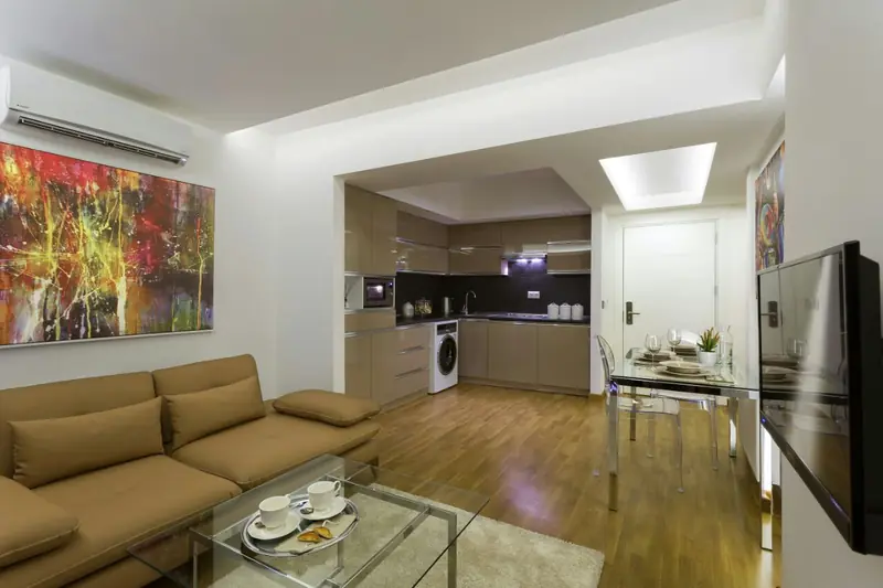 Teras Suite: salon ve tam donanımlı mutfak